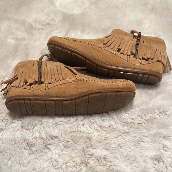 NEW Minnetonka fringe booties size 8 - Picture 4 of 6